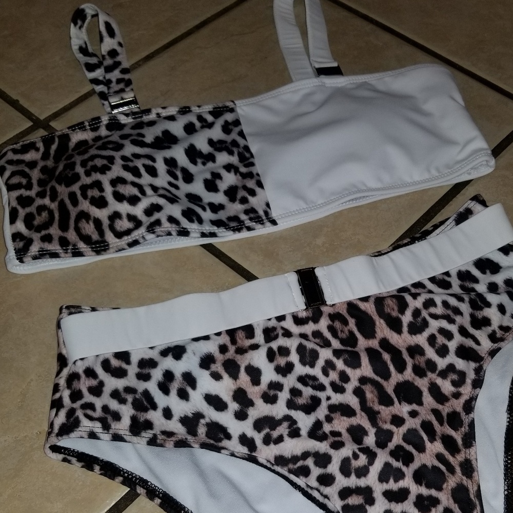 Leopard print bikini - Picture 5 of 8